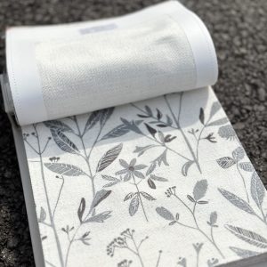 Vải in cỏ dại lá xám nền trắng