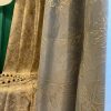 Vải in hoa cúc đại đóa vẽ vàng màu be