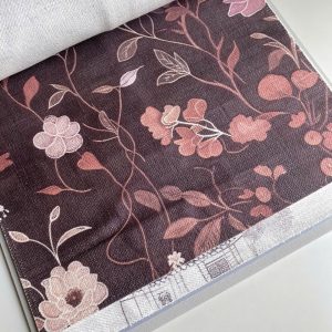 Vải in hoa dây leo hồng nền tím đen