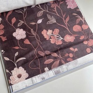 Vải in hoa dây leo hồng nền tím đen