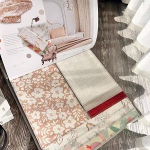 Vải in hoa nhỏ trắng nền nâu beige