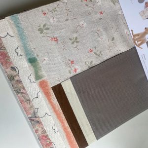 Vải in hoa quả nhỏ nền kem