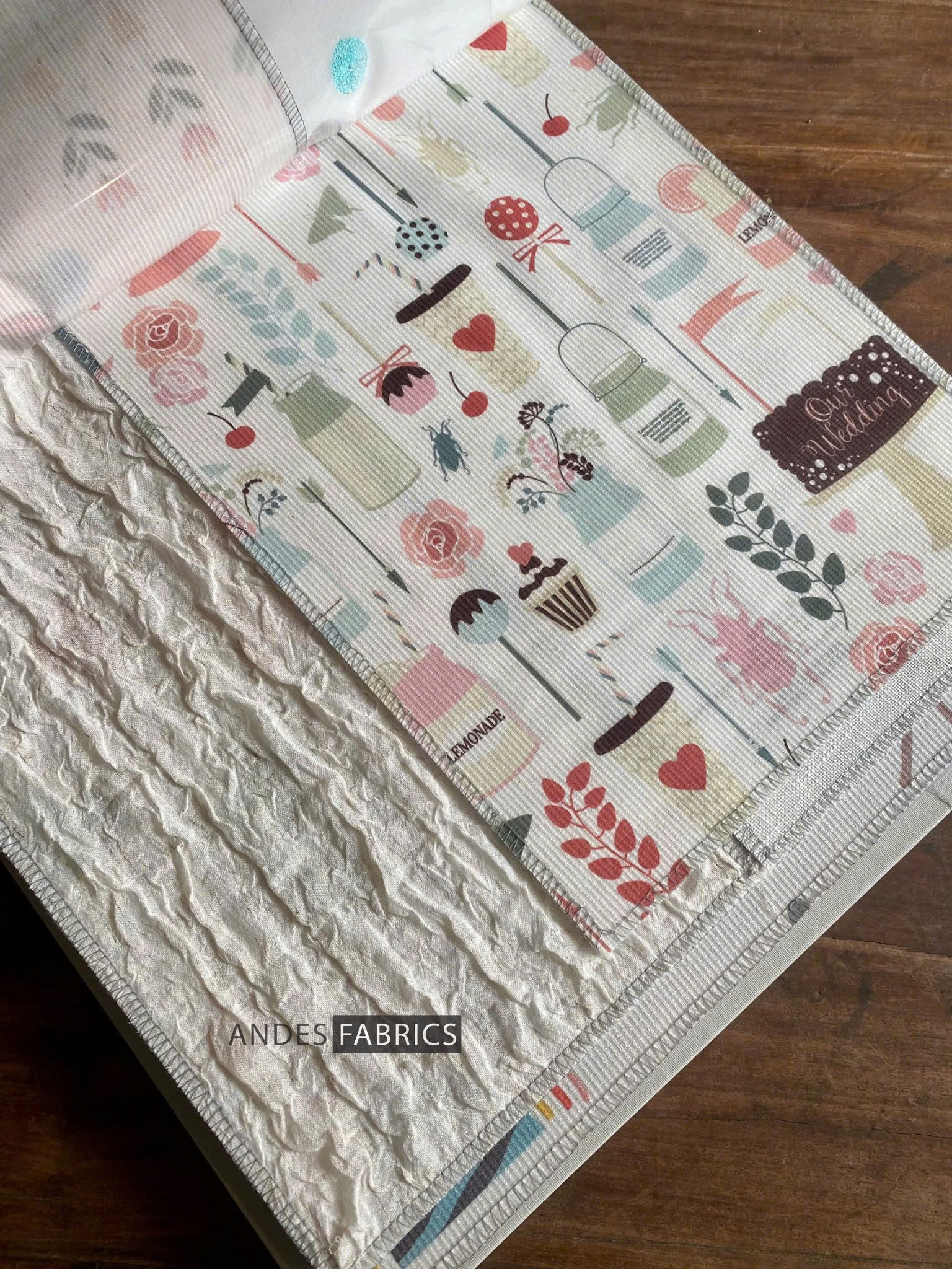 Vải in họa tiết bánh ngọt tiệc cưới nền trắng