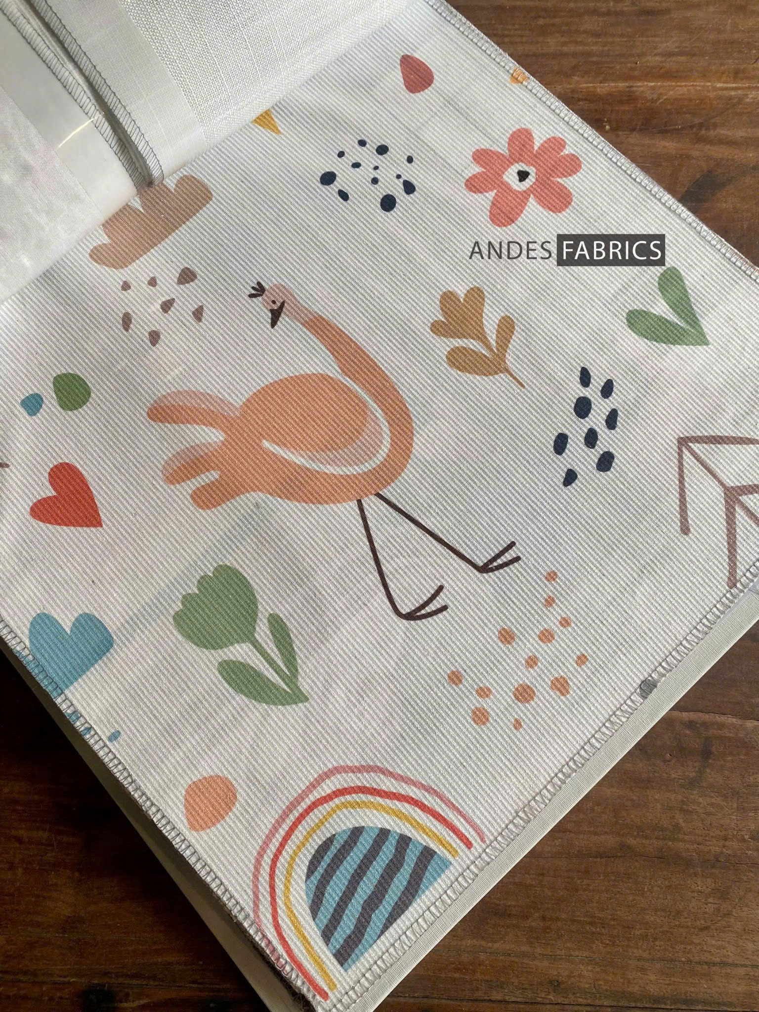 Vải in họa tiết chim hồng hạc hoa cầu vồng