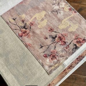 Vải in họa tiết hoa đào nền gỗ chữ vàng cổ điển
