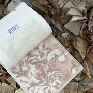 Vải in hoa văn baroque hồng