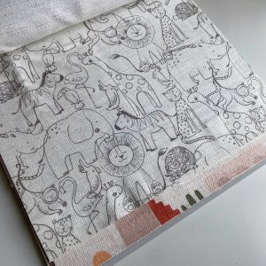 Vải in thú sở thú phác thảo nền kem