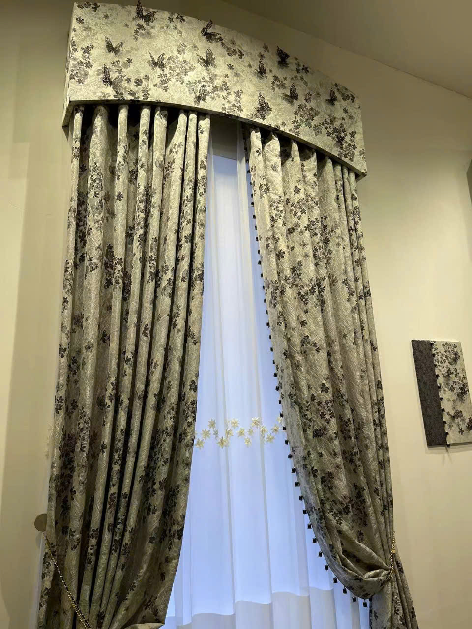 Vải jacquard hoa bướm xám bạc