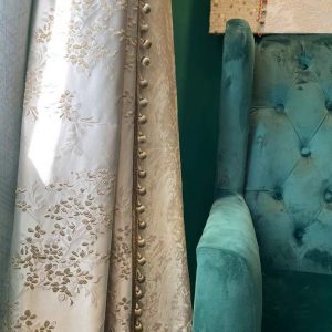 Vải jacquard thêu hoa cành cây màu trắng vàng