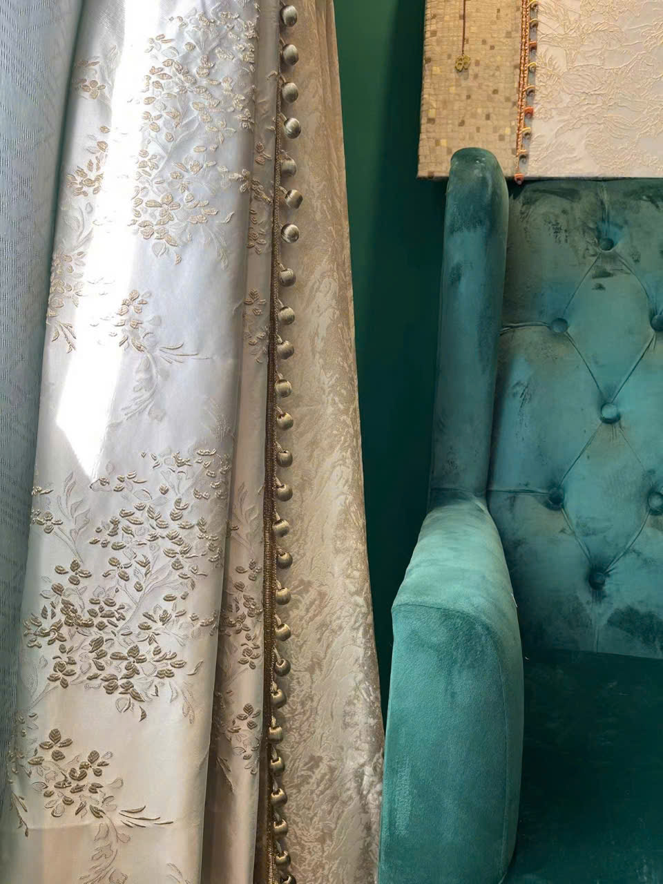 Vải jacquard thêu hoa cành cây màu trắng vàng